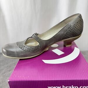 BRAKO Shoes Women's EU 40 T-Strap Leather Gray Spain Round Toe 1.5" Heel Boxed